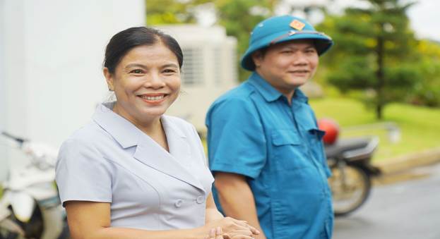 Bí thư Đảng ủy động viên chiến sỹ dân quân