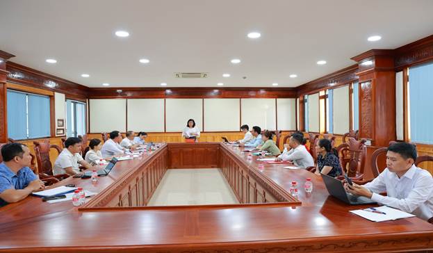 Toàn cảnh buổi làm việc của Đảng ủy xã với Trung tâm Dịch vụ Tổng hợp