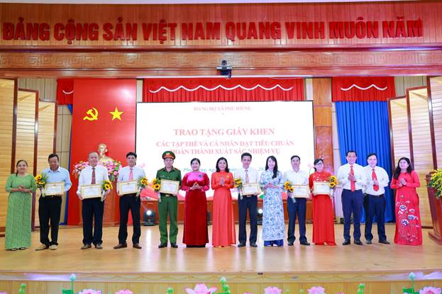 Toàn cảnh buổi lễ kỷ niệm 96 năm ngày thành lập Đảng