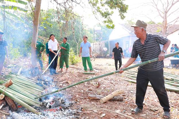 Ảnh tổng hợp bữa cơm đoàn kết