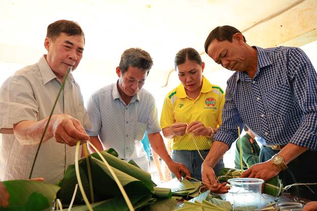 Ảnh tổng hợp bữa cơm đoàn kết