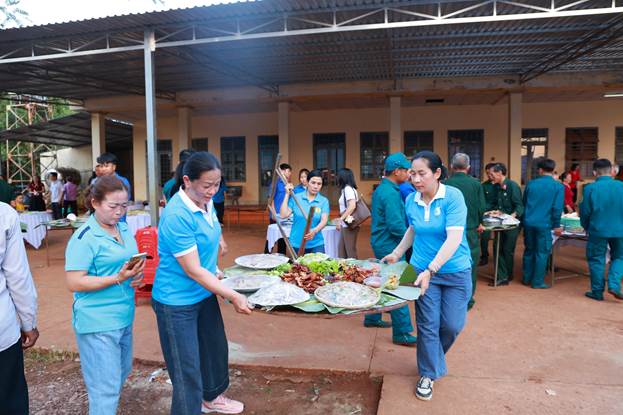 Ảnh tổng hợp bữa cơm đoàn kết