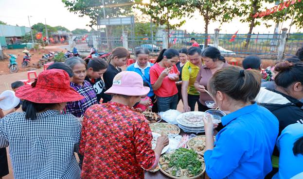 Hoạt động chuẩn bị bữa cơm