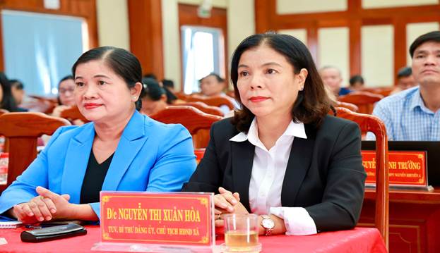 Lãnh đạo tham dự hội nghị tại điểm cầu xã