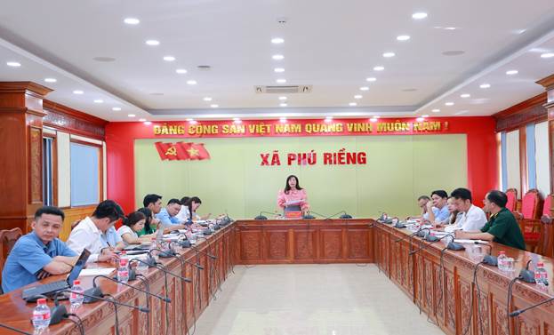 Các đại biểu đóng góp ý kiến tại buổi làm việc