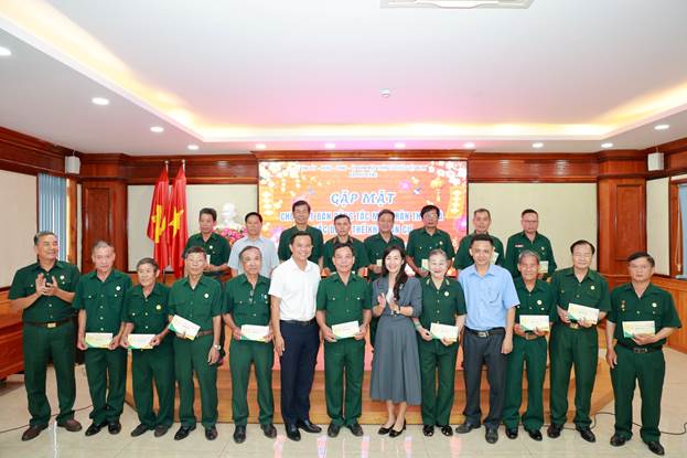 Toàn cảnh hội nghị gặp mặt cán bộ Mặt trận và đoàn thể