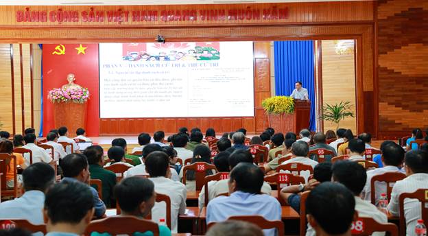 Các đại biểu tham dự hội nghị tập huấn bầu cử