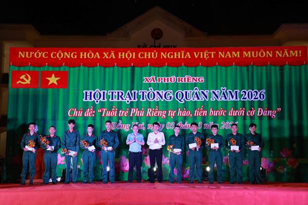 Trao giải cho các tiểu trại xuất sắc