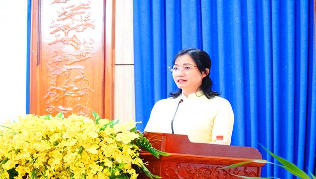 Bà Bùi Thị Minh Thúy trình bày chương trình hành động