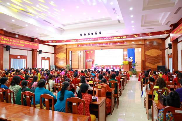 Các nữ ứng cử viên ra mắt chị em phụ nữ