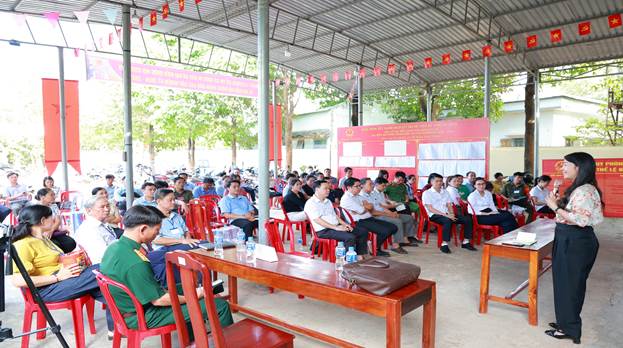 Đồng chí Nguyễn Thị Lan Anh phát biểu tại họp rút kinh nghiệm