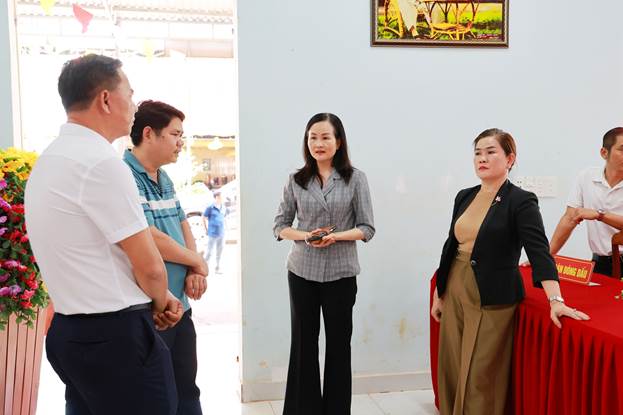 Lãnh đạo kiểm tra công tác chuẩn bị bầu cử tại xã Phú Riềng 1