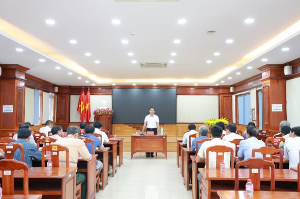 Đồng chí Nguyễn Danh Tùng chủ trì và phát biểu tại hội nghị