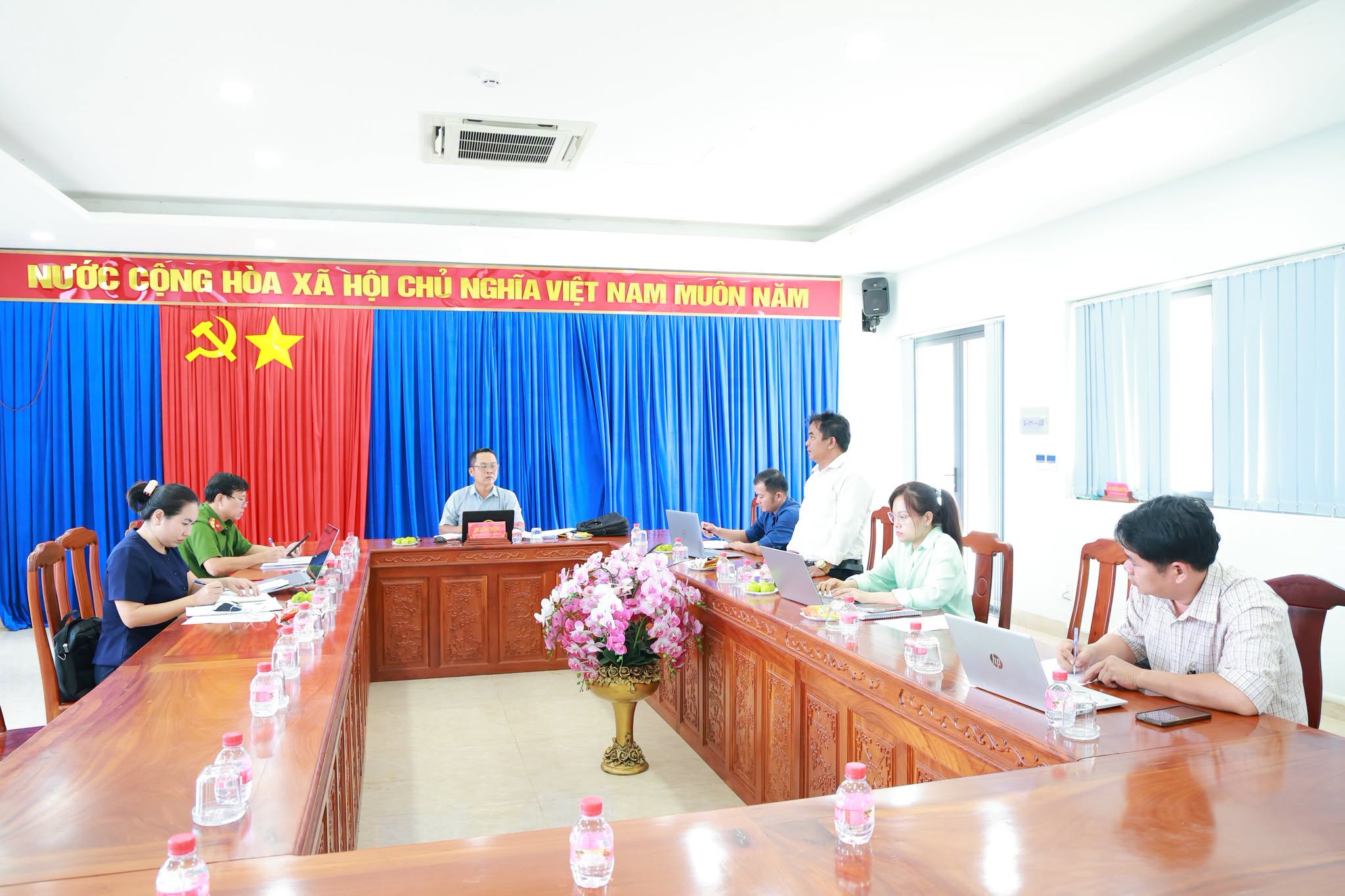 Các Tổ đại biểu HĐND xã thảo luận, hoàn thiện các nội dung trình
